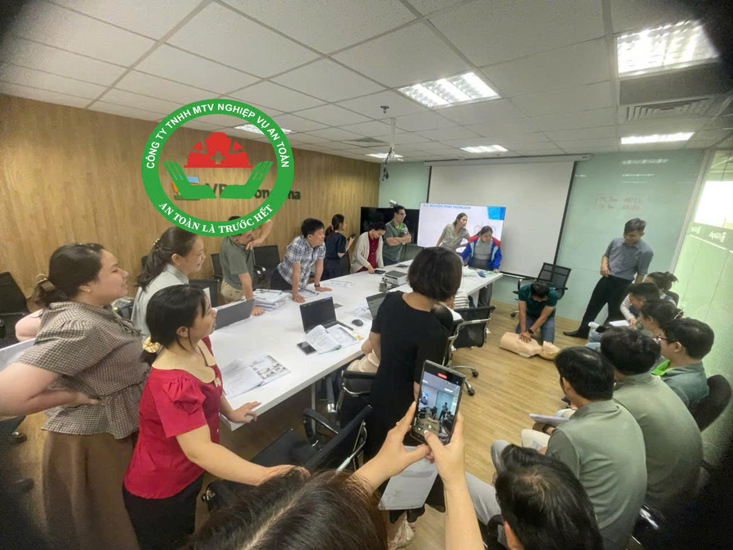 HUẤN LUYỆN KỸ NĂNG SƠ CẤP CỨU